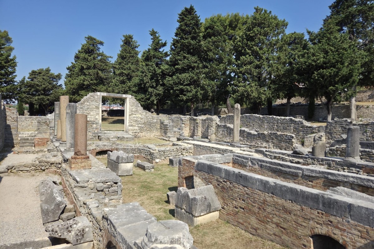 Salona and Klis Fortress Day Trip with Lunch stop